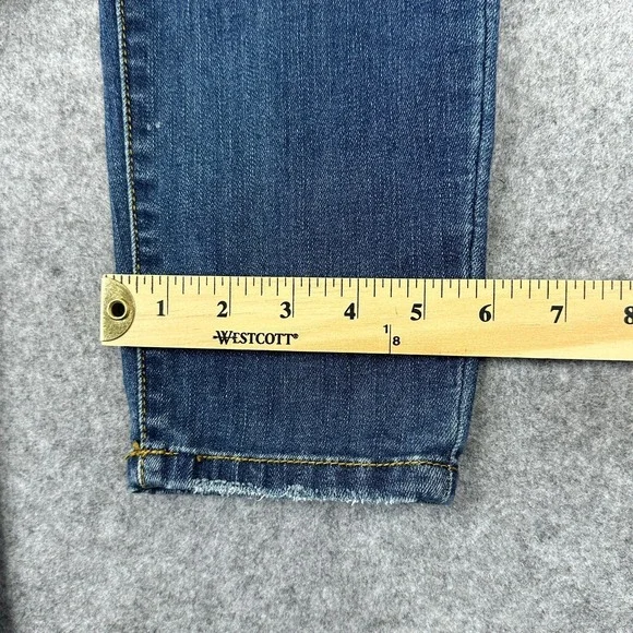 Judy Blue Relaxed Fit Jeans Womens Size 7/28 Medium Wash Distressed - Picture 9 of 11